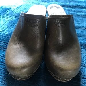 UGG Abbie Moss green Leather Sherpa-lined Clogs Sz.8